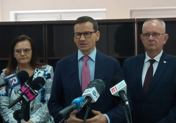 Rozmowy o przyszłości biznesu i przemysłu. Morawiecki z wizytą w Mielcu i Tarnobrzegu