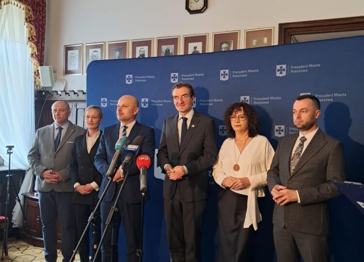 Rzeszów i gminy ROF przygotowują się do wykorzystania Funduszu Obronności i Bezpieczeństwa 1 - Polskie Radio Rzeszów Rzeszów i gminy ROF przygotowują się do wykorzystania Funduszu Obronności i Bezpieczeństwa