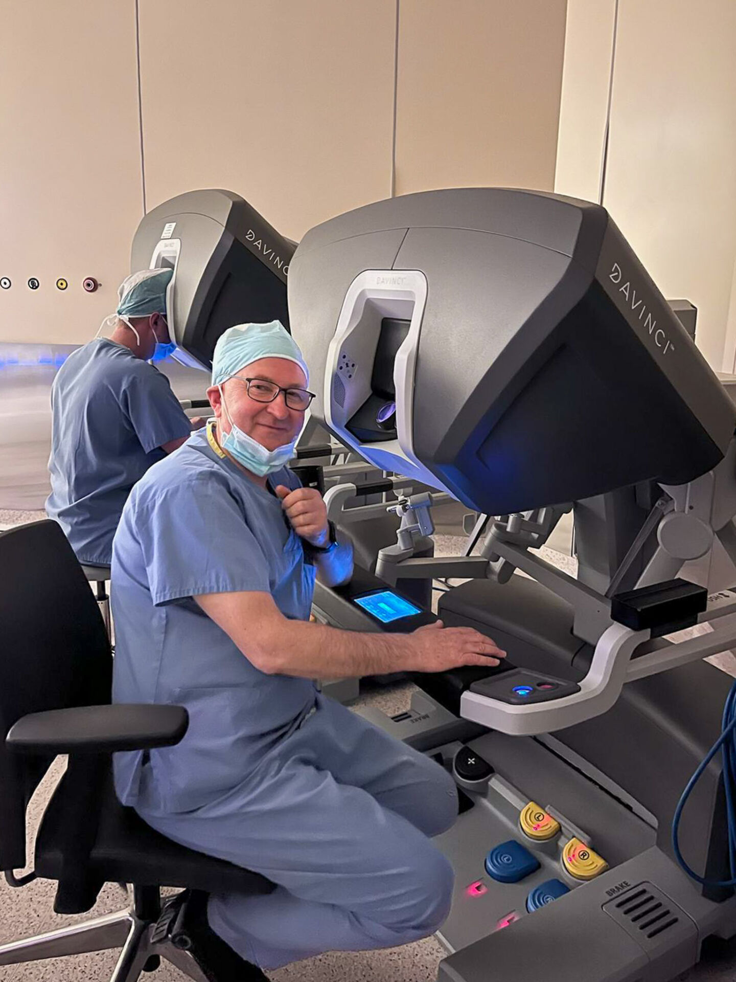 Prof. Tomasz Kluz proktorem operacji robotycznych – prestiżowy awans rzeszowskiego ginekologa 2 - Polskie Radio Rzeszów Prof. Tomasz Kluz proktorem operacji robotycznych – prestiżowy awans rzeszowskiego ginekologa - Polskie Radio Rzeszów