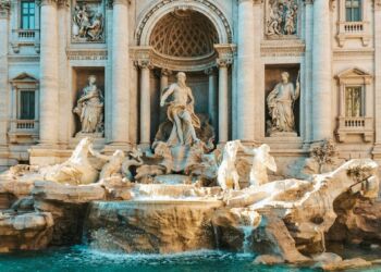 W Rzymie coraz więcej kar wymierzanych za kąpiel w zabytkowych fontannach