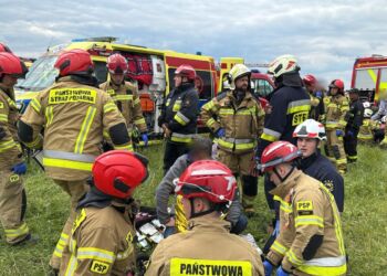 Wypadek na krośnieńskim lotnisku. Poszkodowanych kilkanaście osób, jedna w stanie ciężkim [ZDJĘCIA, AKTUALIZACJA]]