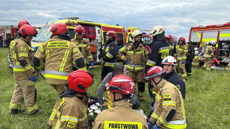 Wypadek na krośnieńskim lotnisku. Poszkodowanych kilkanaście osób, jedna w stanie ciężkim [ZDJĘCIA, AKTUALIZACJA]]