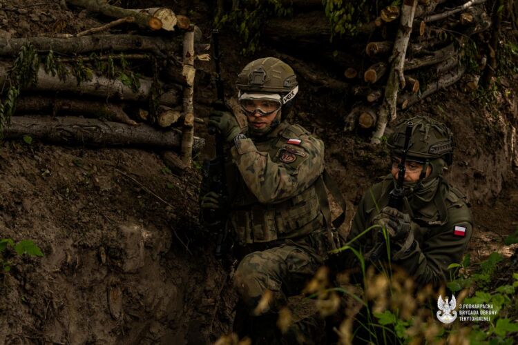 Amerykańscy instruktorzy szkolą rzeszowskich terytorialsów – wspólne ćwiczenia z NATO w regionie 1 - Polskie Radio Rzeszów Amerykańscy instruktorzy szkolą rzeszowskich terytorialsów – wspólne ćwiczenia z NATO w regionie