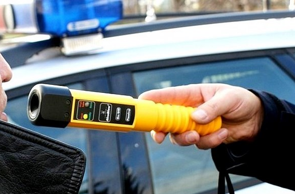 Pijani kierowcy zatrzymani przez świadków. 44-latka z trzema promilami i 57-latek z dwoma 1 - Polskie Radio Rzeszów Surowa kara za jazdę w stanie nietrzeźwości dla 42-letniego kierowcy