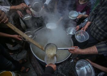 Tłum wygłodzonych Palestyńczyków splądrował magazyn żywności ONZ. Zginęły 4 osoby