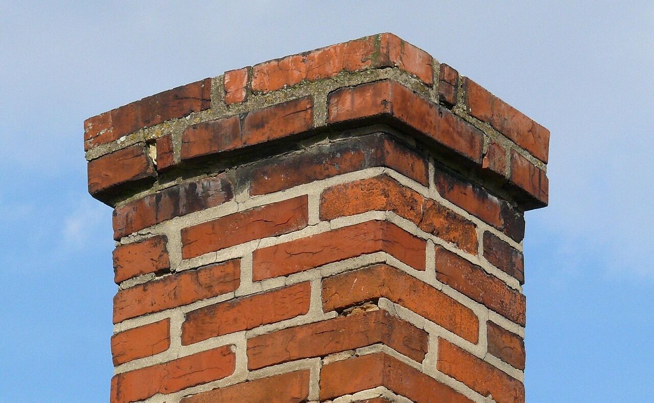 Sezon Grzewczy Się Wydłuża – Kominiarze Radzą o Regularnych Przeglądach Bezpieczeństwa