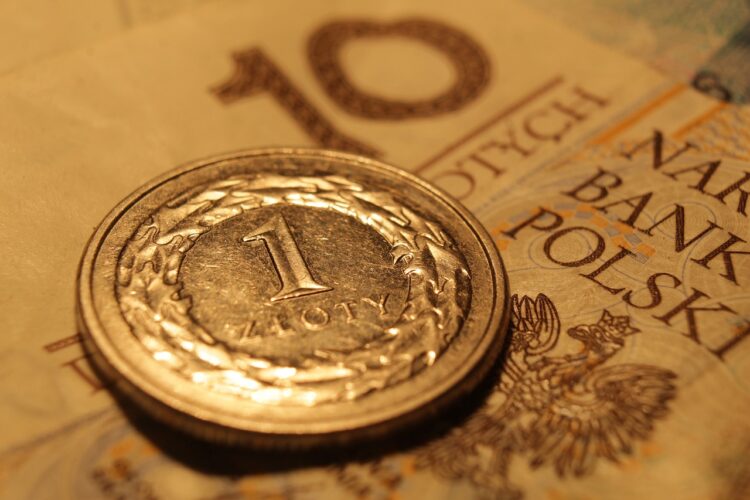 Kredytobiorcy odetchną z ulgą: być może w maju raty spadną nawet o 100 zł