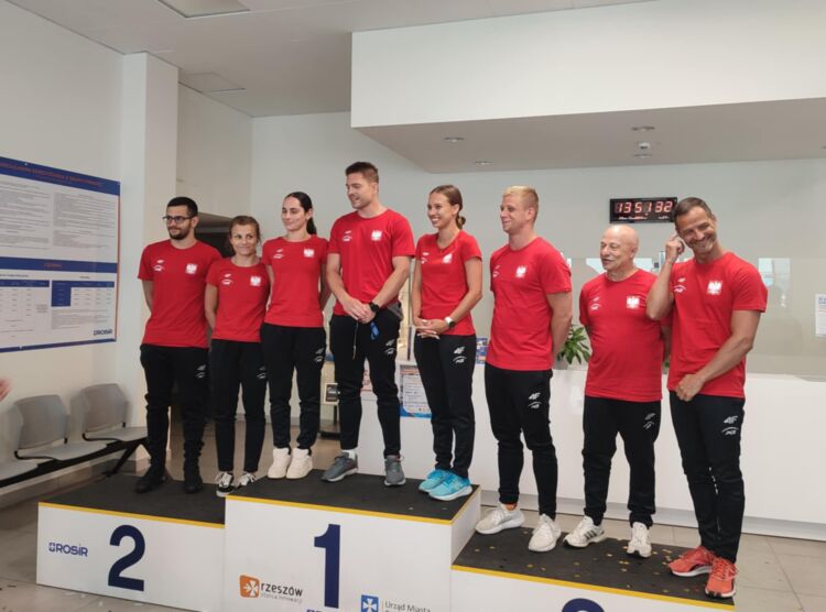 Rzeszowscy reprezentanci Polski wrócili z mistrzostw Europy w skokach do wody