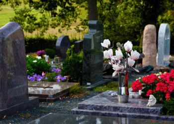 Rzeszów: Grób powstańców śląskich oznaczony napisem „Tobie Polsko”