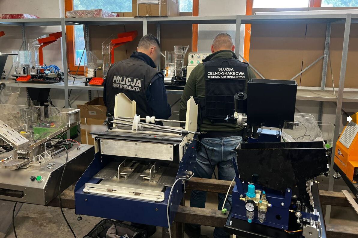 CBŚP i KAS rozbiły gang tytoniowy na Podkarpaciu – zabezpieczono ponad tonę nielegalnych wyrobów [WIDEO]