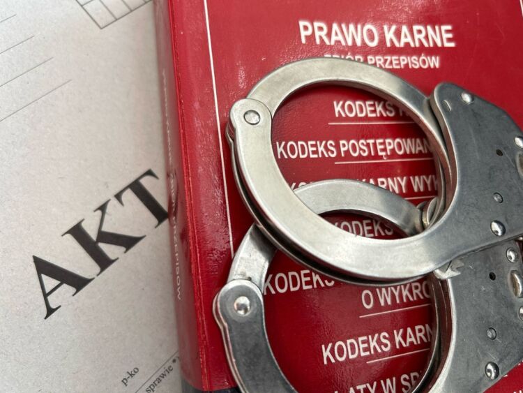 15 osób odpowie przed sądem za działalność w zorganizowanej grupie przestępczej 1 - Polskie Radio Rzeszów Kradzież rozbójnicza w Stalowej Woli. 22-latek odpowie przed sądem