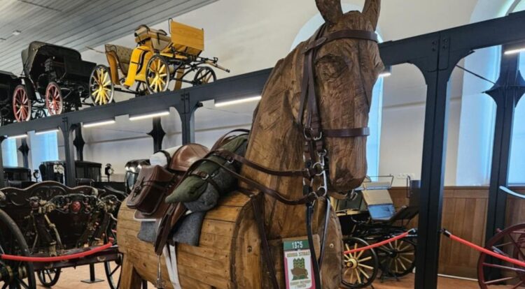 Zamek w Łańcucie zaprasza na ułańskie pokazy 1 - Polskie Radio Rzeszów Zamek w Łańcucie zaprasza na ułańskie pokazy