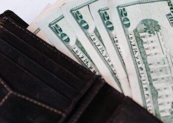 Myśleli, że inwestują, stracili ponad 200 tysięcy