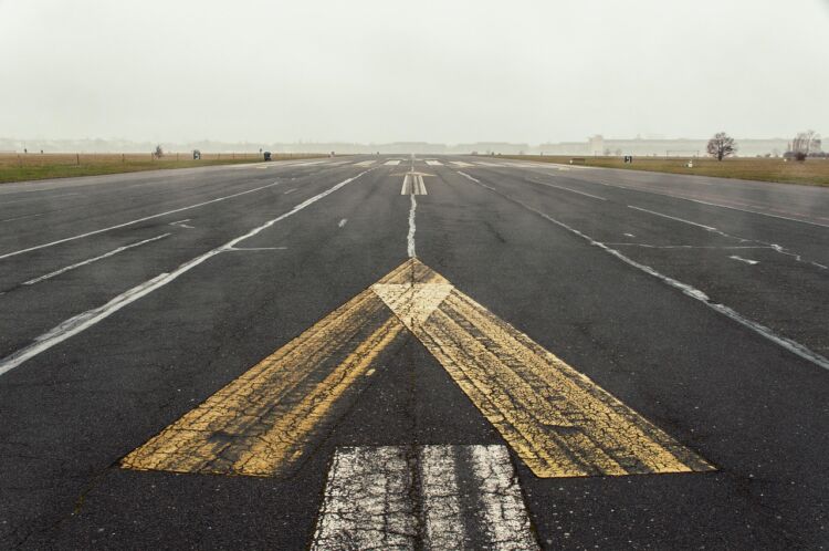 Izrael zbombardował lotnisko w stolicy Jemenu