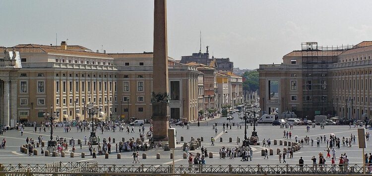 Ponad 150 tys. osób powitało nowego papieża na placu Świętego Piotra