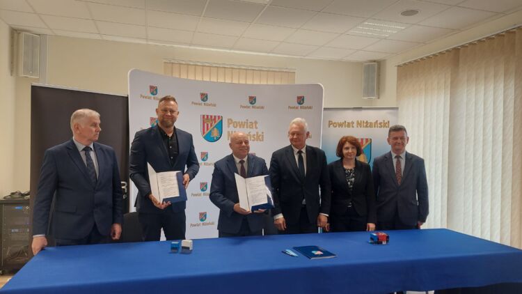 Ponad 13 mln zł na przebudowę drogi między Ulanowem a Rudnikiem nad Sanem 1 - Polskie Radio Rzeszów Ponad 13 mln zł na przebudowę drogi między Ulanowem a Rudnikiem nad Sanem