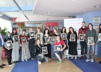 Złotem malowane – warsztaty ze słomy w Krośnieńskiej Bibliotece [ZDJĘCIA]