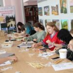 Złotem malowane – warsztaty ze słomy w Krośnieńskiej Bibliotece [ZDJĘCIA] - Polskie Radio Rzeszów