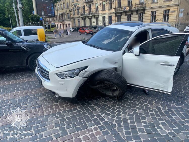 Pijana kobieta spowodowała trzy wypadki w różnych miejscach Lwowa 1 - Polskie Radio Rzeszów Pijana kobieta spowodowała trzy wypadki w różnych miejscach Lwowa