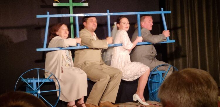 „Poeci odchodzą pozornie”. Reportaż Anny Leśniewskiej