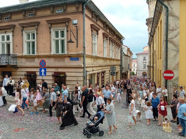 Procesja Bożego Ciała w Przemyślu - fotogaleria 1 - Polskie Radio Rzeszów Procesja Bożego Ciała w Przemyślu – fotogaleria