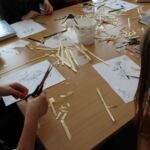 Złotem malowane – warsztaty ze słomy w Krośnieńskiej Bibliotece [ZDJĘCIA] - Polskie Radio Rzeszów