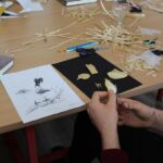 Złotem malowane – warsztaty ze słomy w Krośnieńskiej Bibliotece [ZDJĘCIA] - Polskie Radio Rzeszów