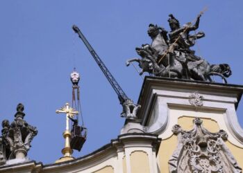 Z katedry św. Jura we Lwowie zdjęto uszkodzony krzyż. Powróci tu po renowacji