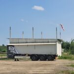 Kontenery z bronią i amunicją w Laszkach koło Jarosławia. Były pozostawione bez nadzoru [AKTUALIZACJA] - Polskie Radio Rzeszów