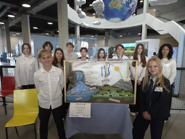 Uczniowie ze Skopania najlepsi w konkursie „Cykl Hydrologiczny” – kreatywne makiety i wiedza o obiegu wody 1 - Polskie Radio Rzeszów Uczniowie ze Skopania najlepsi w konkursie „Cykl Hydrologiczny” – kreatywne makiety i wiedza o obiegu wody