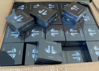 Udaremniona próba przemytu dużej partii słuchawek we Lwowie