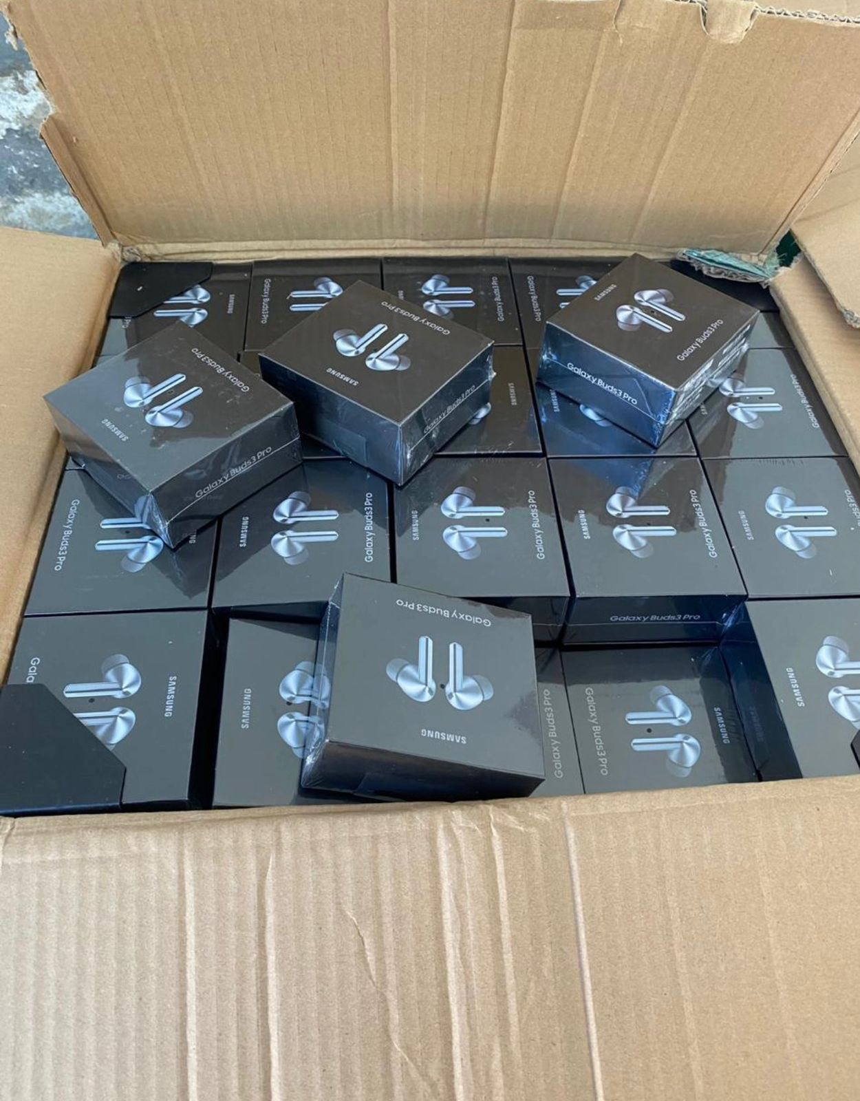 Udaremniona próba przemytu dużej partii słuchawek we Lwowie