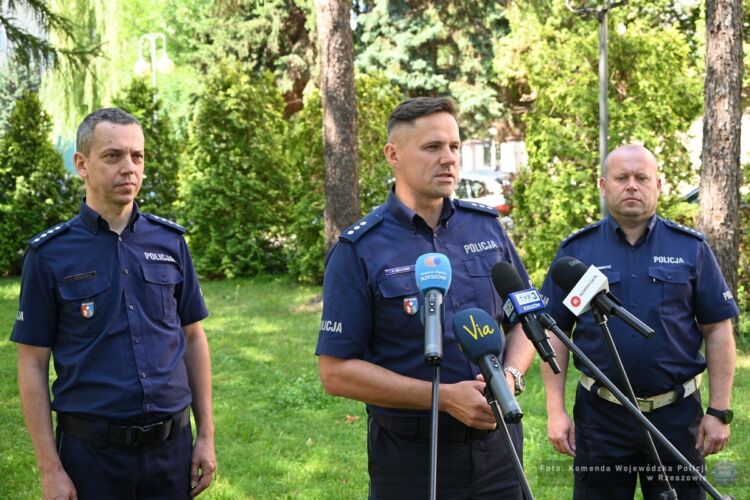 Więcej policjantów w Bieszczadach i nad Jeziorem Tarnobrzeskim