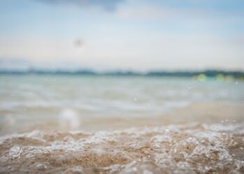 19-latek skoczył z dużej wysokości do wody, nie przeżył