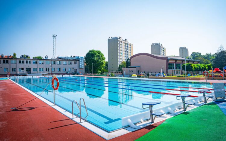 Od soboty będzie można pływać w basenach otwartych Rzeszowskiego Ośrodka Sportu i Rekreacji 1 - Polskie Radio Rzeszów Od soboty będzie można pływać w basenach otwartych Rzeszowskiego Ośrodka Sportu i Rekreacji