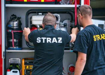 Zapaliła się kabina ciężarówki przewożącej kruszywo, utrudnienia na DK19