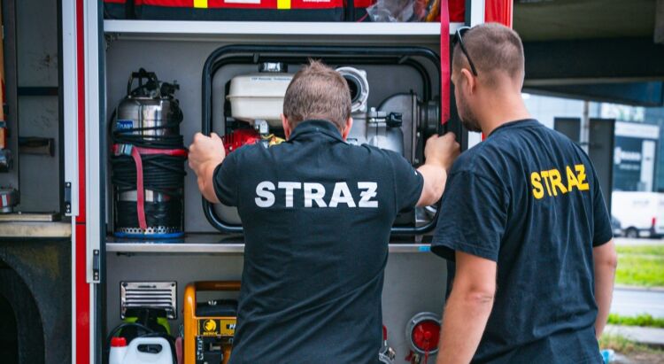 Zapaliła się kabina ciężarówki przewożącej kruszywo, utrudnienia na DK19