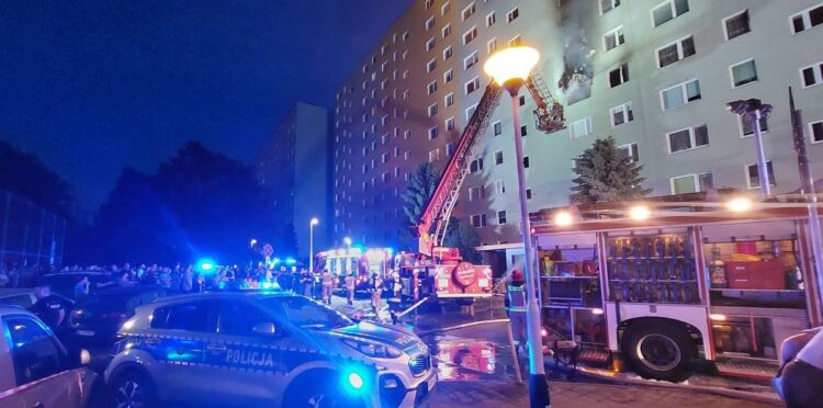 Poszkodowani w pożarze otrzymają zasiłki. Nie wiadomo, kiedy wrócą do bloku