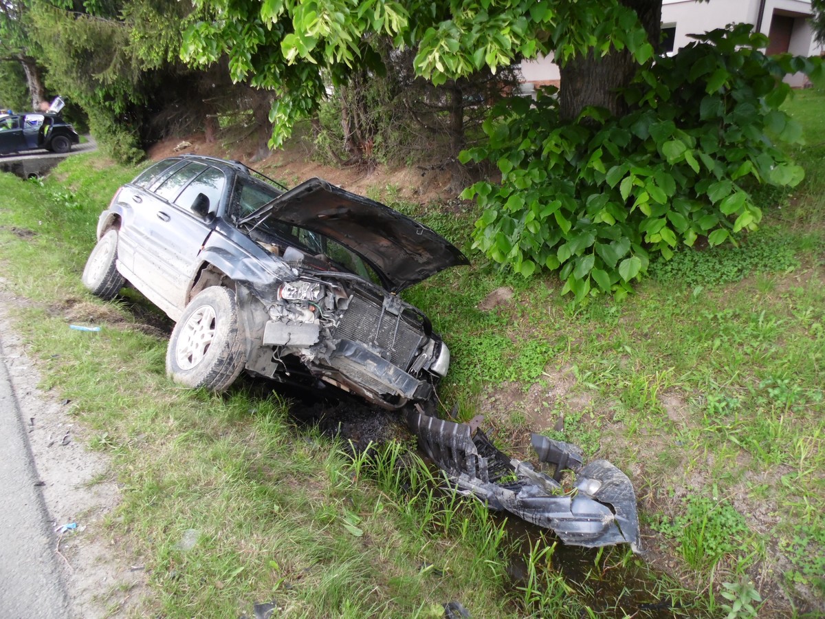 Pijany kierowca uderzył w auto i uciekł z miejsca wypadku [ZDJĘCIA]