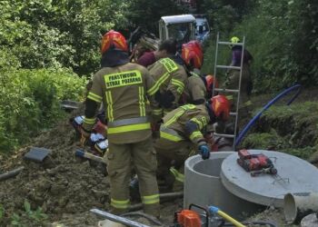 Akcja ratunkowa w Przysietnicy. Mężczyzna został przysypany ziemią podczas kopania studni [AKTUALIZACJA]