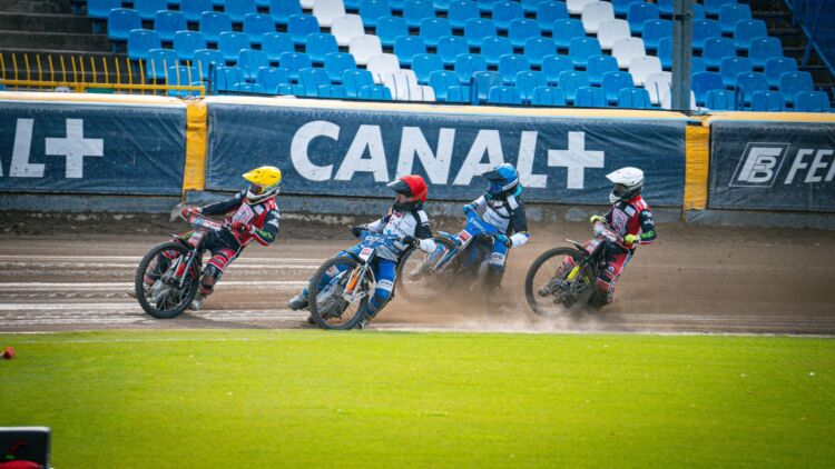 II miejsce młodych żużlowców na mistrzostwach Polski