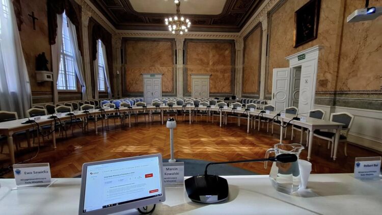 Przemyśl: Trwa Sesja Rady Miejskiej w sprawie wotum zaufania dla Prezydenta Miasta Wojciecha Bakuna 1 - Polskie Radio Rzeszów Przemyśl: Trwa Sesja Rady Miejskiej w sprawie wotum zaufania dla Prezydenta Miasta Wojciecha Bakuna