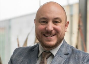 Dr Paweł Kusiak o mechanizmach władzy, ludzkich dążeniach i zdrowym rozsądku