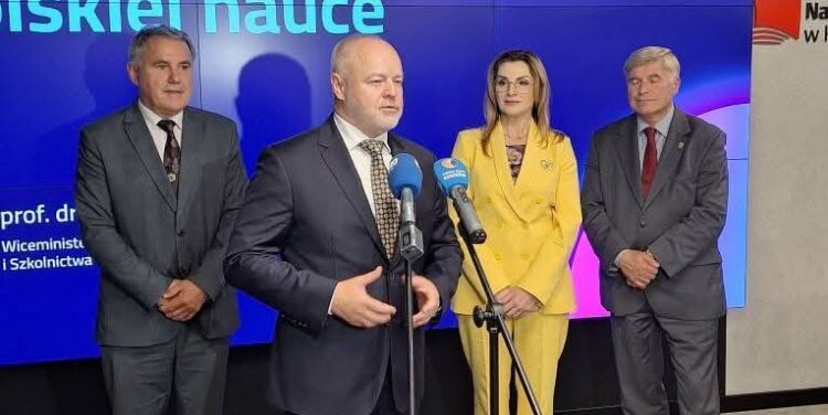 Prof. Marek Gzik, wiceminister nauki, odwiedził krośnieńską uczelnię