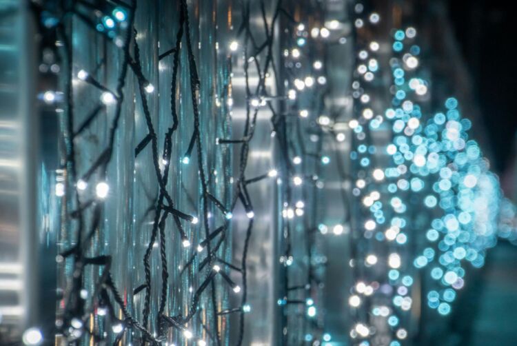 67-latek porażony prądem podczas zdejmowania dekoracji świetlnych