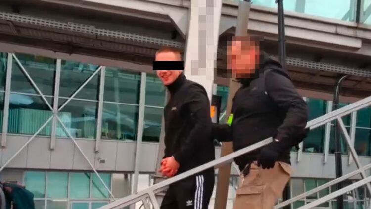 "Łowcy głów" wytropili poszukiwanego za udział w śmiertelnym pobiciu kibica ze Stalowej Woli 1 - Polskie Radio Rzeszów „Łowcy głów” wytropili poszukiwanego za udział w śmiertelnym pobiciu kibica ze Stalowej Woli