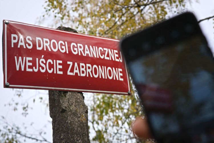 Chcieli zrobić pamiątkowe zdjęcie na granicy. Kara grzywny dla turystów
