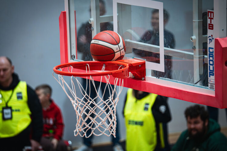 Trener beniaminka Tauron Basket Ligi zostaje w drużynie