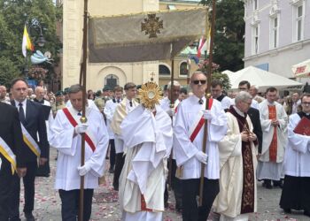 Boże Ciało – relacja z przebiegu procesji [FOTO] [VIDEO]