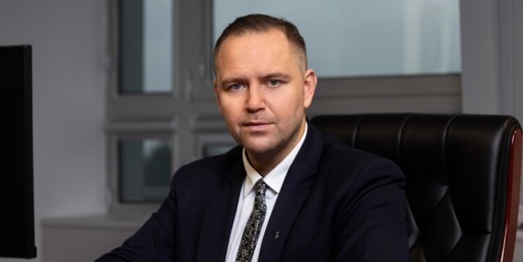 Pierwszy wywiad zagraniczny Karola Nawrockiego - zapowiedział wzmacnianie V4 1 - Polskie Radio Rzeszów Pierwszy wywiad zagraniczny Karola Nawrockiego – zapowiedział wzmacnianie V4